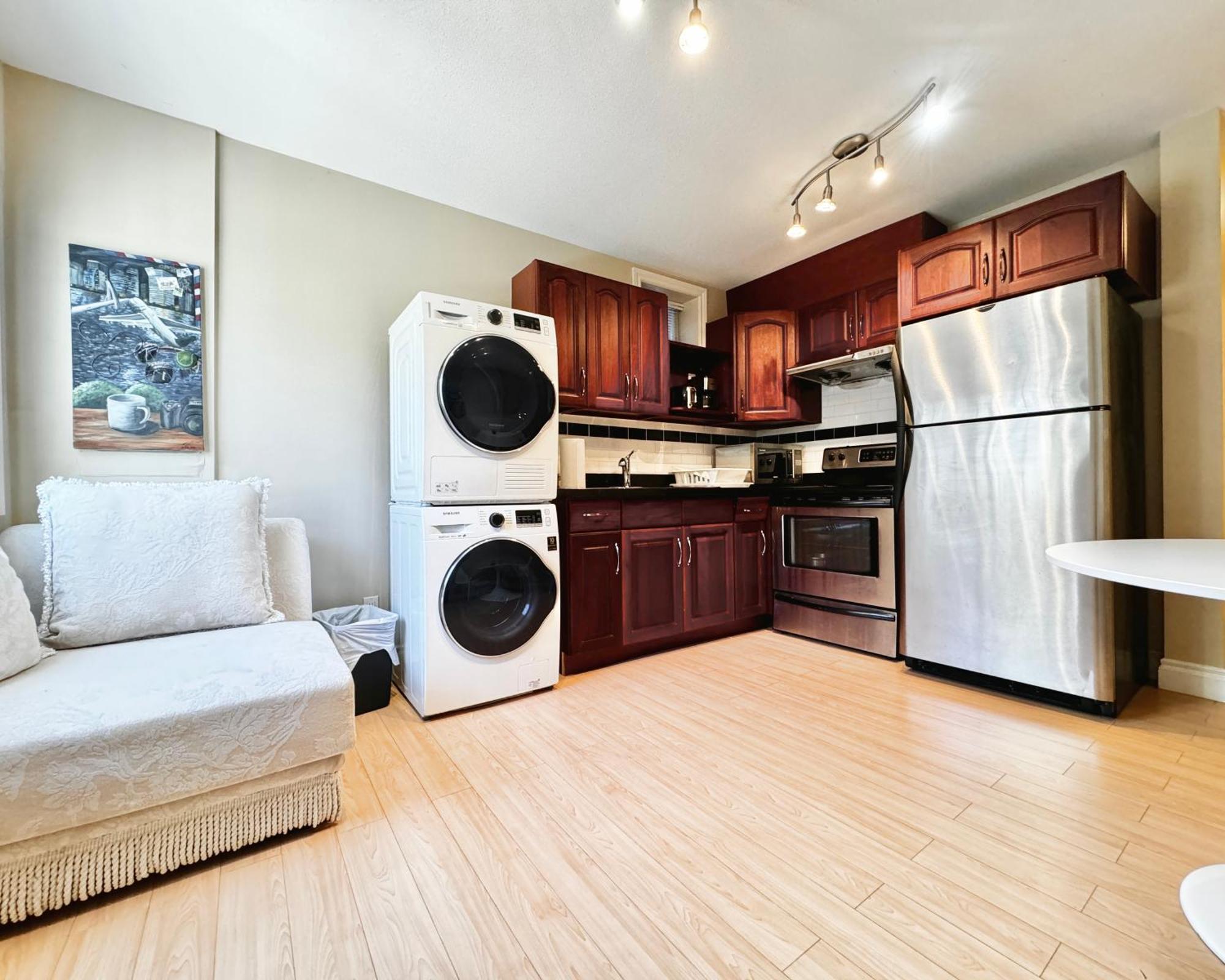 Cozy 1Bedroom Suite Near Downtown Ванкувър Екстериор снимка